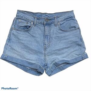 Vintage Levi’s Light Wash Cuffed Jean Shorts